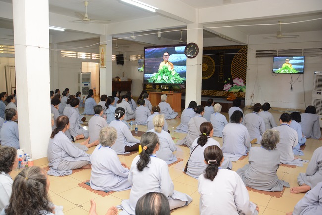 “HOW TO TAKE THE RIGHT PRAYING IN BUDDHISM” Dharma Talk in the 89th Seven-Day Retreat